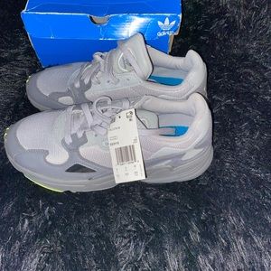 Women’s Adidas sneakers Gray with a little bit of yellow New with tags